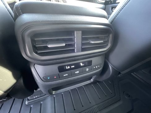 Used 2025 Honda Pilot Touring image 21
