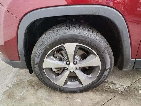 Used 2020 Jeep Cherokee Limited AWD/4WD image 36