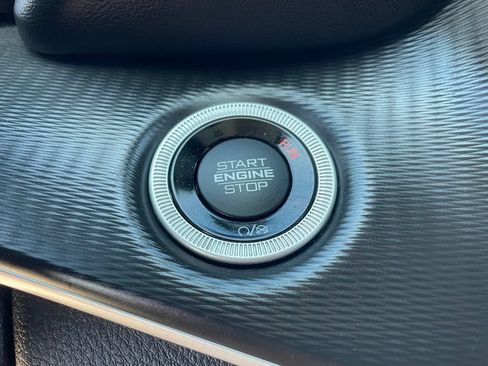 Used 2023 Jeep Grand Cherokee Laredo AWD/4WD image 8
