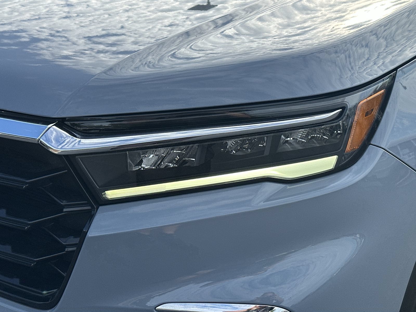 Used 2025 Honda Pilot Touring image 11
