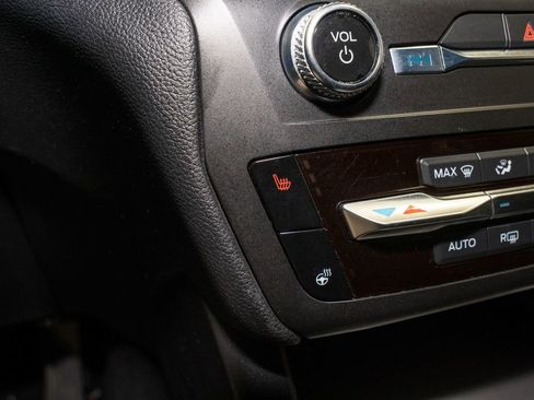 Used 2020 Ford Explorer XLT w/ Comfort Package image 16