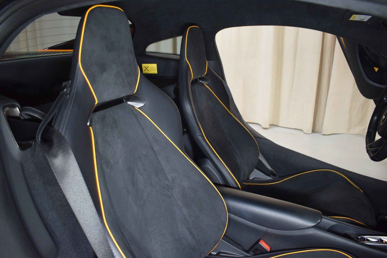 Used 2024 McLaren Artura RWD image 17