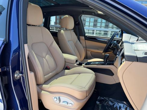 Used 2026 Porsche Macan AWD/4WD image 14
