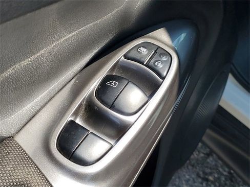 Used 2013 Nissan Juke SV image 9