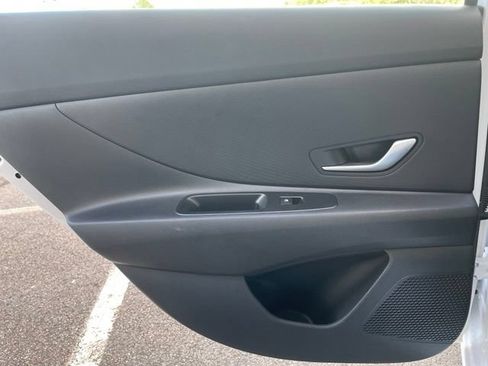 Used 2025 Hyundai Elantra SE FWD image 22