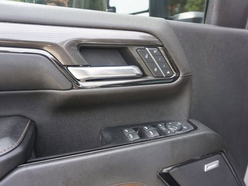 Used 2024 GMC Sierra 2500 AT4 w/ AT4 Premium Plus Package AWD/4WD image 3