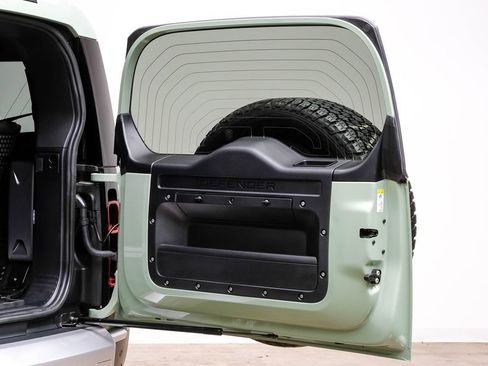 Used 2023 Land Rover Defender 110 75th Limited Edition image 42