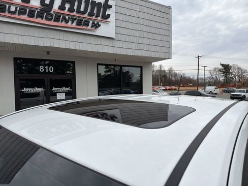 Used 2024 GMC Canyon Denali image 12