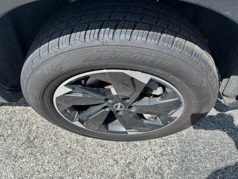 Used 2025 Nissan Rogue SV AWD/4WD image 7