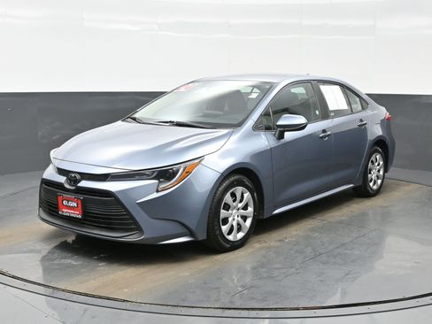 Used 2024 Toyota Corolla LE image 2