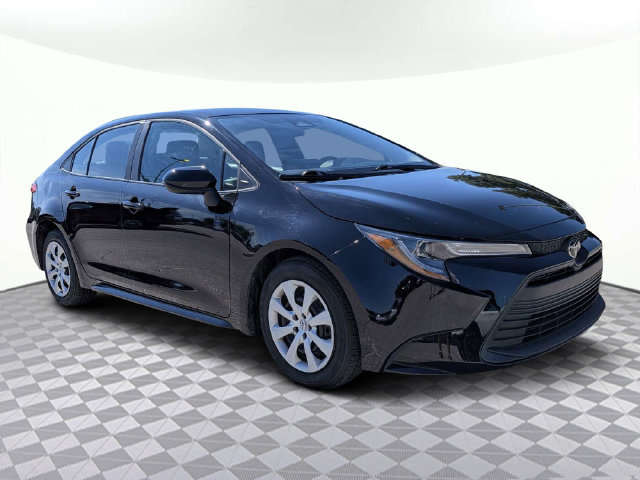 Used 2025 Toyota Corolla LE FWD image 2