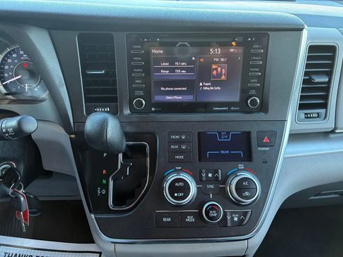 Used 2018 Toyota Sienna LE AWD/4WD image 17