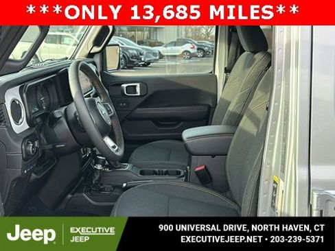 Used 2024 Jeep Wrangler Unlimited Sahara w/ Safety Group image 9