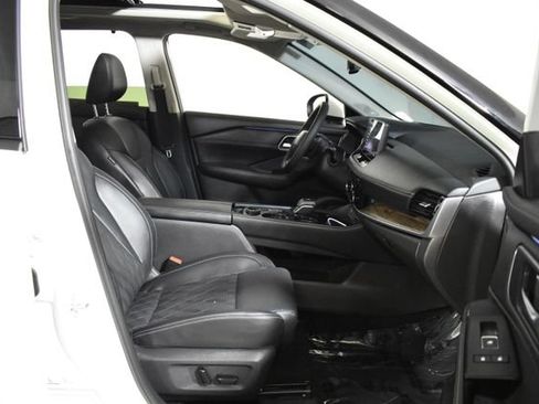 Certified 2026 Nissan Rogue Platinum w/ Platinum Premium Package AWD/4WD image 37