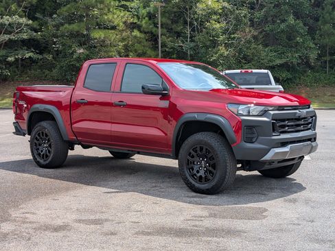 Used 2024 Chevrolet Colorado Trail Boss w/ Advanced Trailering Package AWD/4WD image 11