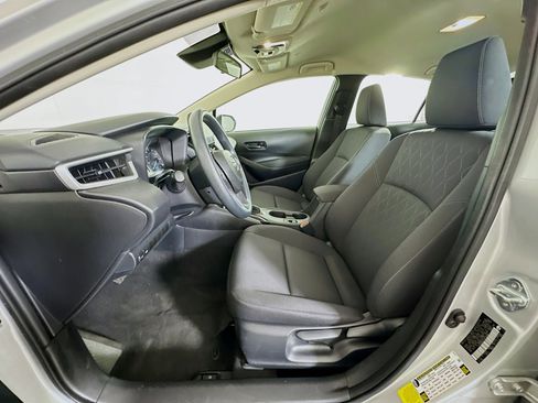 Used 2025 Toyota Corolla LE image 13