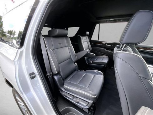 Used 2024 Cadillac Escalade Premium Luxury AWD/4WD image 28