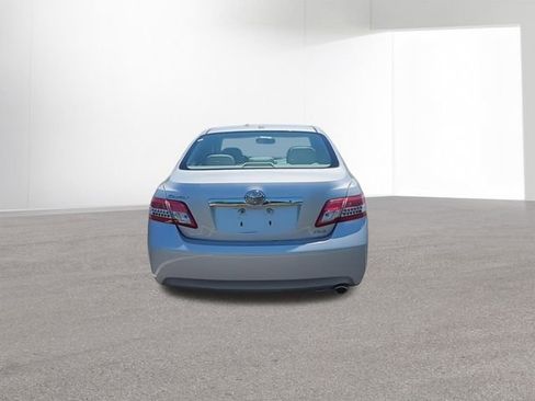 Used 2011 Toyota Camry XLE w/ XLE Extra-Value Pkg #2 FWD image 9