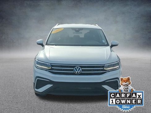 Used 2023 Volkswagen Tiguan SE AWD/4WD image 2