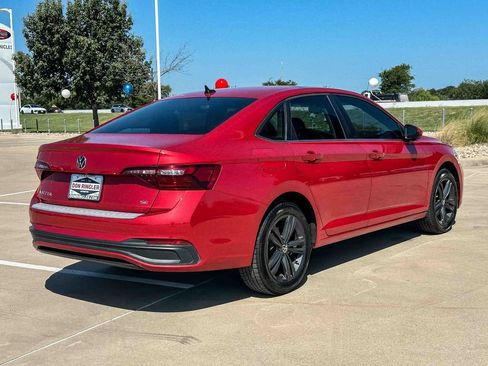 Used 2023 Volkswagen Jetta SE FWD image 3