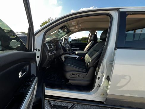 Used 2018 Nissan Titan PRO-4X w/ Pro-4x Utility Package AWD/4WD image 10