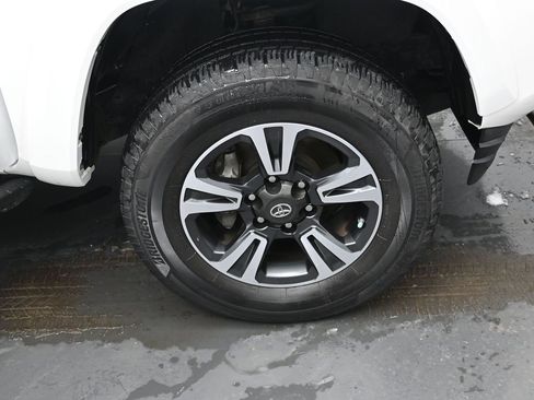 Used 2018 Toyota Tacoma TRD Sport image 33