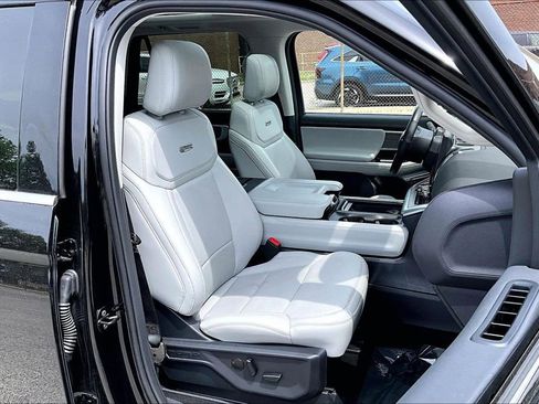 Certified 2025 Ford Expedition Platinum AWD/4WD image 7