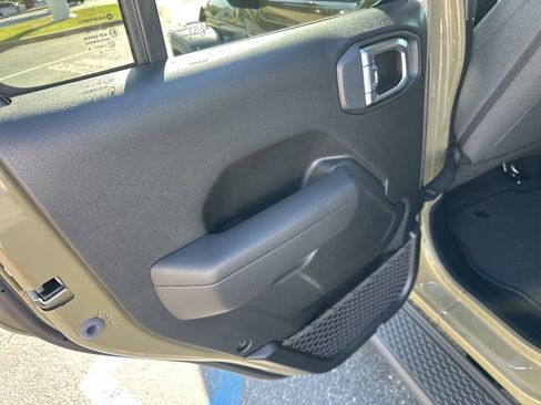 New 2025 Jeep Gladiator Sport image 29