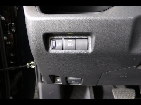 Used 2025 Toyota RAV4 XLE AWD/4WD image 19