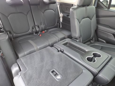 Used 2024 Honda Pilot Touring image 23