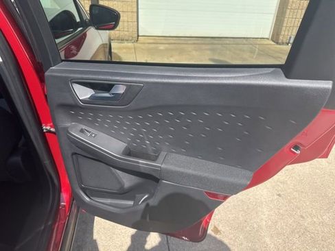 Used 2020 Ford Escape SE image 19