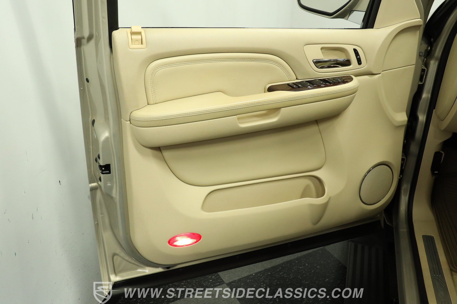 Used 2007 Cadillac Escalade EXT w/ Information Package AWD/4WD image 35
