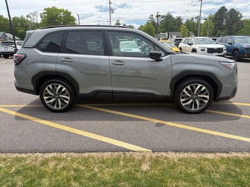 Used 2025 Subaru Forester Touring AWD/4WD image 4