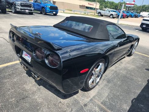 Used 2002 Chevrolet Corvette Convertible w/ Preferred Equipment Group2 RWD image 3