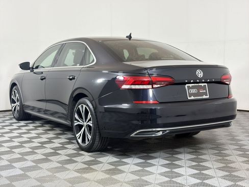 Used 2022 Volkswagen Passat 2.0T SE FWD image 3