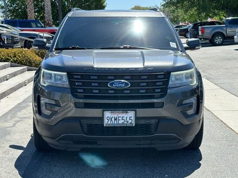 Used 2017 Ford Explorer XLT w/ Equipment Group 202A FWD image 12