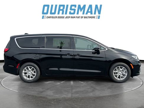 New 2026 Chrysler Pacifica Limited FWD image 7