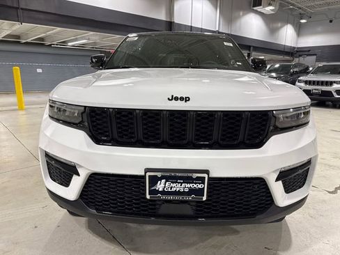 New 2025 Jeep Grand Cherokee Limited image 2