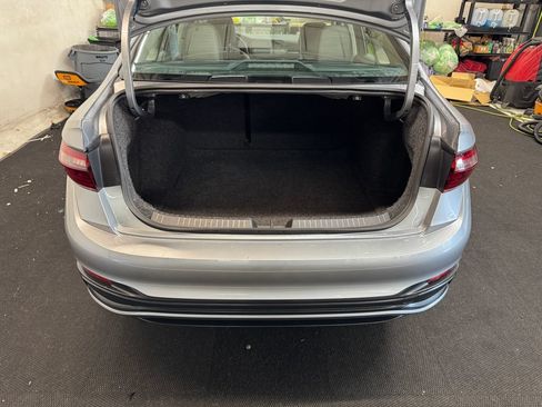 Used 2024 Volkswagen Jetta SE FWD image 6