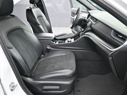 Used 2023 Jeep Grand Cherokee Altitude image 23