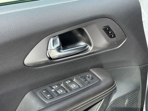 New 2026 Chrysler Pacifica Select FWD image 11