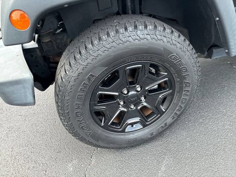 Used 2018 Jeep Wrangler Sport AWD/4WD image 9
