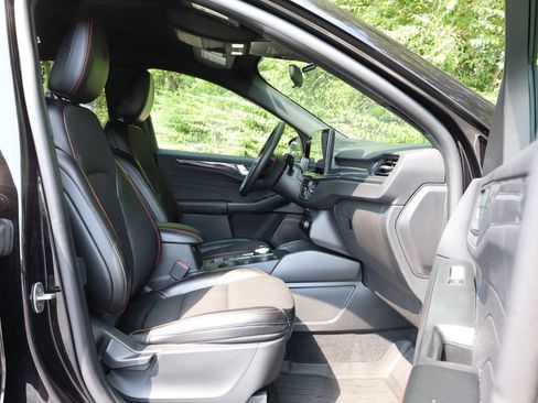 Used 2024 Ford Escape ST-Line w/ Tech Pack #1 AWD/4WD image 39