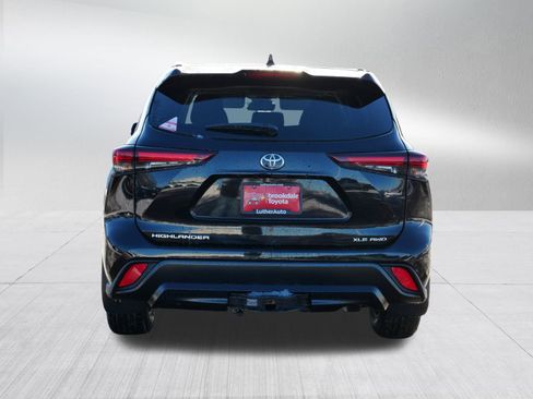 Certified 2026 Toyota Highlander XLE image 6