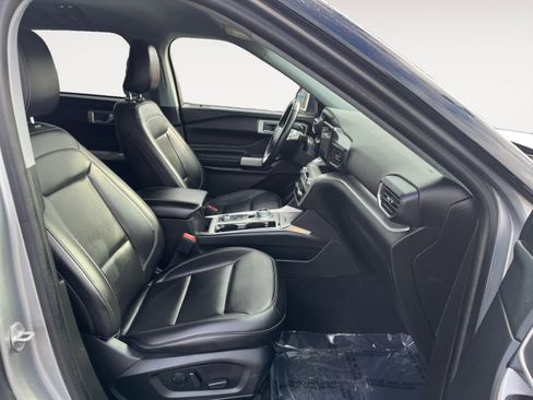 Used 2023 Ford Explorer XLT w/ Equipment Group 202A image 15