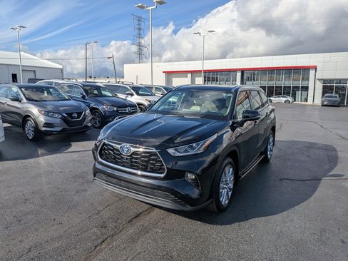 Used 2024 Toyota Highlander Limited image 5