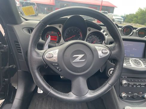 Used 2017 Nissan 370Z Touring RWD image 22