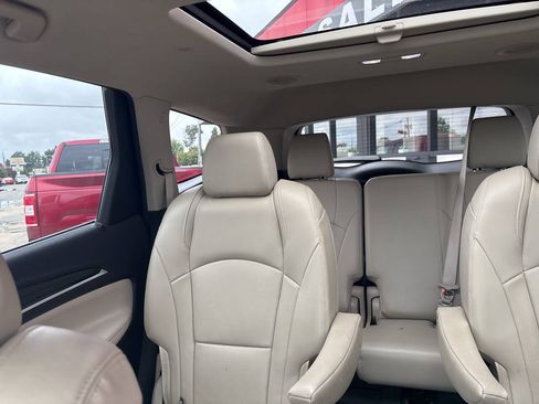 Used 2019 Buick Enclave Essence AWD/4WD image 34