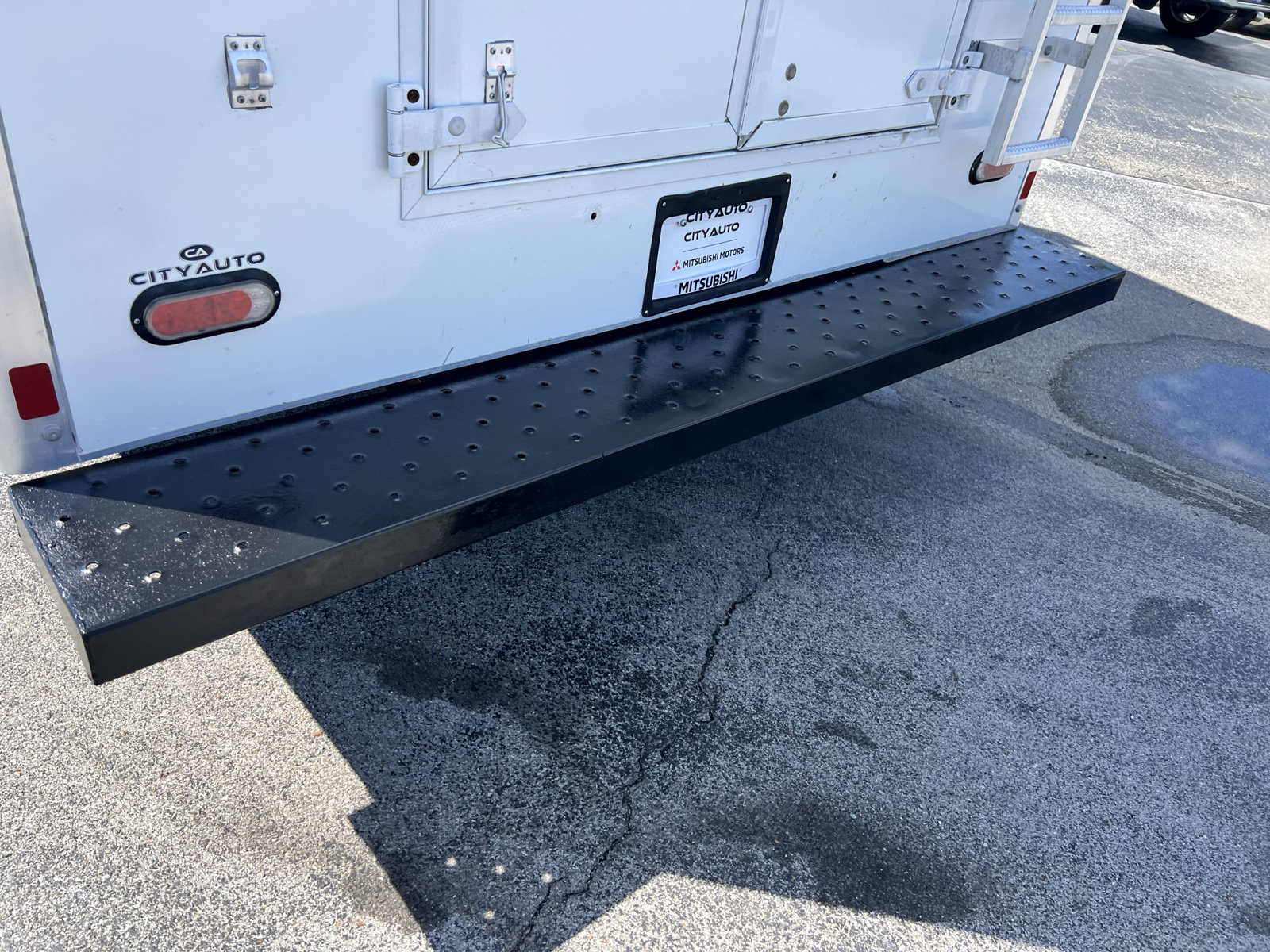Used 2020 Chevrolet Express 3500 w/ Power Convenience Package RWD image 7