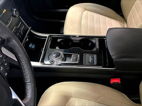 Used 2019 Ford Edge SEL image 18